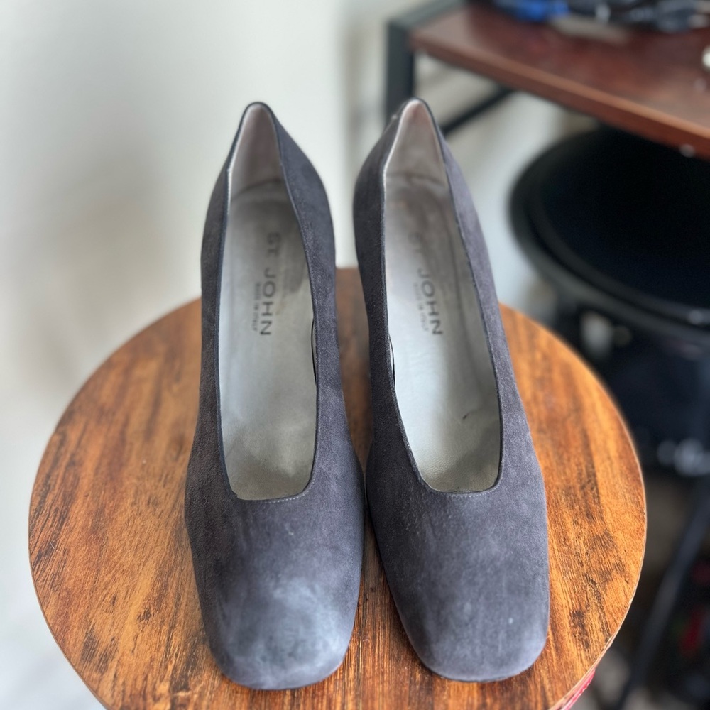 St. John vintage plum/gray Heels